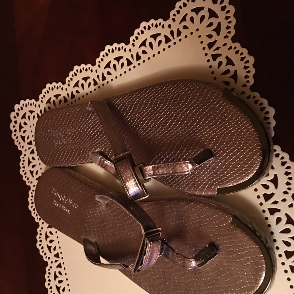 Simply Vera Wang metallic Party Slides